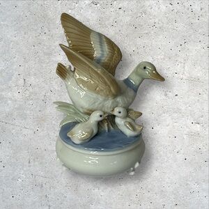 Arnart Goose With Goslings Porcelain Musical Figure Japan